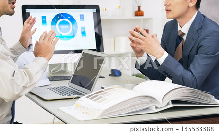 Group of business people and workers meeting in office Group of business people and workers meeting in office 135533388