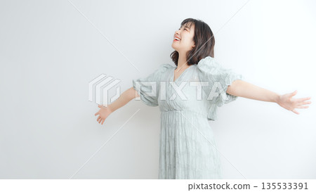 Relaxing woman Relaxing woman 135533391