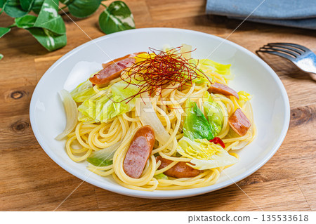 Spring cabbage peperoncino 135533618