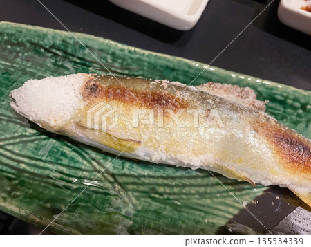 鹽烤三文魚 135534339