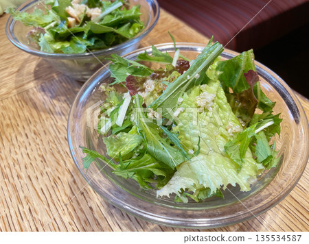 Green salad with quinoa 135534587