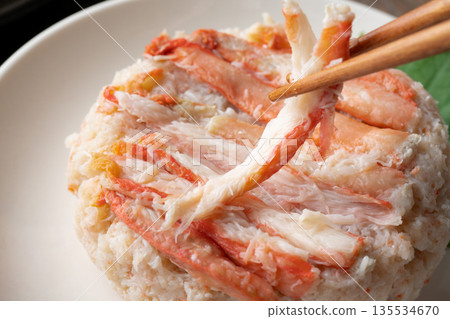 美味的煮紅雪蟹特寫 美味的煮紅雪蟹特寫 135534670