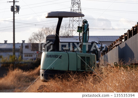 東大阪市池島地區的工程機械 東大阪市池島地區的工程機械 135535394