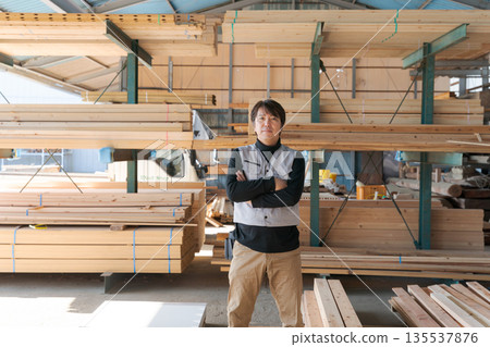 一位建築業工人的肖像 135537876