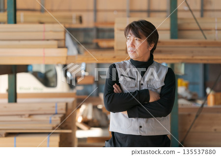 一位建築業工人的肖像 135537880