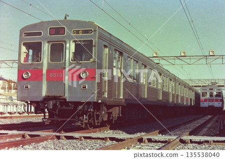 東急 8500 系列、8513-8813、右後 8521，長津田檢驗場，1980 年 1 月 6 日 135538040