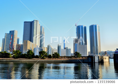 Hama-rikyu Gardens in winter. Redevelopment is underway in the Kachidoki and Toyomi areas. Hama-rikyu Gardens in winter. Redevelopment is underway in the Kachidoki and Toyomi areas. 135539066