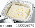 用方形鋁製容器煮的烏龍麵 135539575