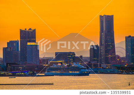 Japan's Yokohama cityscape Asuka III, Mount Fuji, Sea Bass, and Minato Mirai all come together... the dawn of the era of luxury cruise ships in Japan Japan's Yokohama cityscape Asuka III, Mount Fuji, Sea Bass, and Minato Mirai all come together... the dawn of the era of luxury cruise ships in Japan 135539931