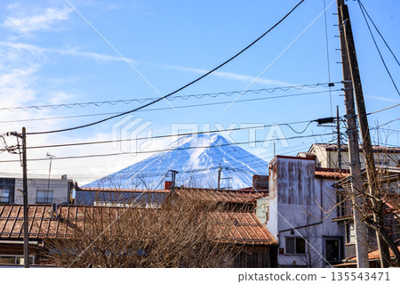 The scenery of Fujiyoshida's shopping district gives you a taste of old-fashioned Japan The scenery of Fujiyoshida's shopping district gives you a taste of old-fashioned Japan 135543471