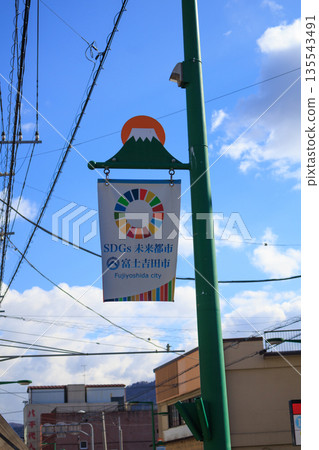 The scenery of Fujiyoshida's shopping district gives you a taste of old-fashioned Japan 135543491