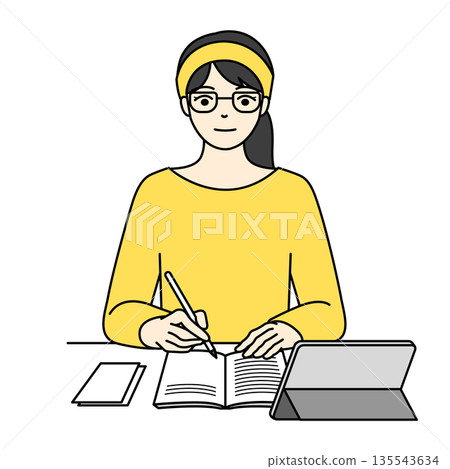 圖解:一位戴眼鏡的女士正在辦公桌前的筆記本上寫字。 圖解:一位戴眼鏡的女士正在辦公桌前的筆記本上寫字。 135543634