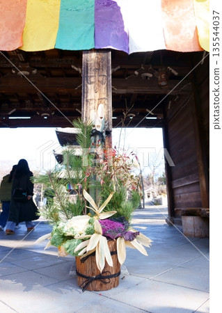 Kadomatsu at the temple gate, Yagotoyama Koshoji Kadomatsu at the temple gate, Yagotoyama Koshoji 135544037