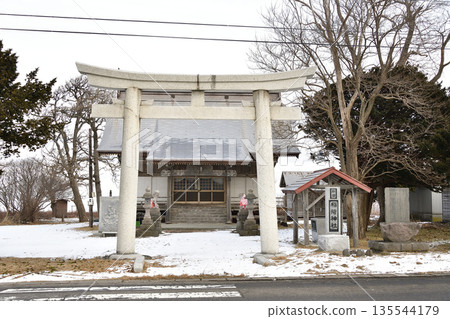Photographing the grounds of Kakenami Inari Shrine in Mori Town, Hokkaido in winter Photographing the grounds of Kakenami Inari Shrine in Mori Town, Hokkaido in winter 135544179