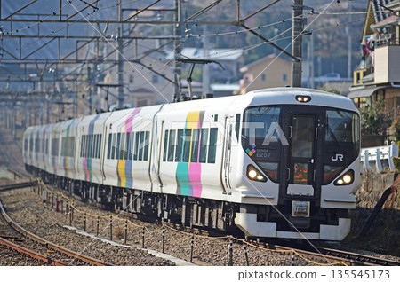 中央幹線上野原JR東日本E257系列M-102編組（松本）梓凱治 135545173