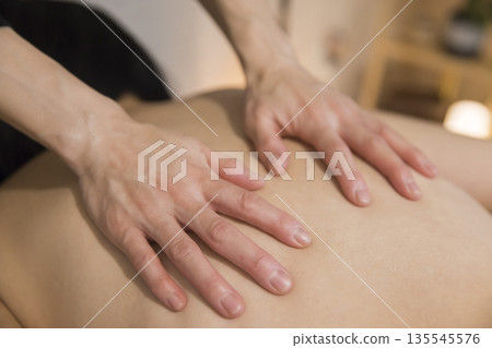 美容院按摩圖片 135545576