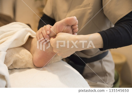 Beauty salon foot massage image Beauty salon foot massage image 135545650