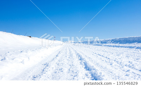 A simple scene of blue skies and packed snow on a winter road in Hokkaido 135546829
