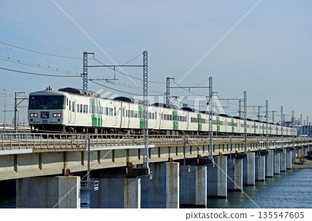 東海道幹線茅崎平塚 JR 東日本 185 系列 A3 隊形(大宮) 舞者 東海道幹線茅崎平塚 JR 東日本 185 系列 A3 隊形(大宮) 舞者 135547605