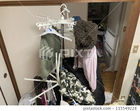 Indoor clothes drying rack and laundry installed near the entrance to the Japanese-style room. Indoor clothes drying rack and laundry installed near the entrance to the Japanese-style room. 135549228