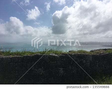從沖繩勝連城遺址眺望海 135549666