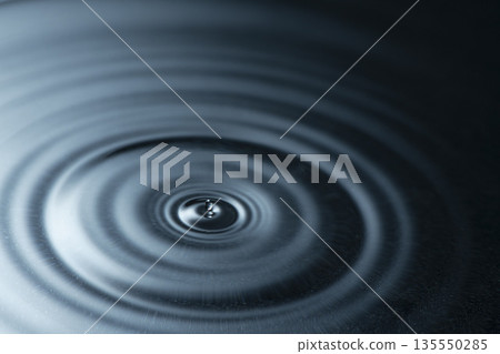 Drops of water falling on the water surface and beautiful ripples 135550285