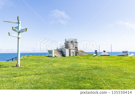 北海道稚內縣宗谷岬——宗谷岬公園內的舊海軍瞭望塔及週邊景色 135550414