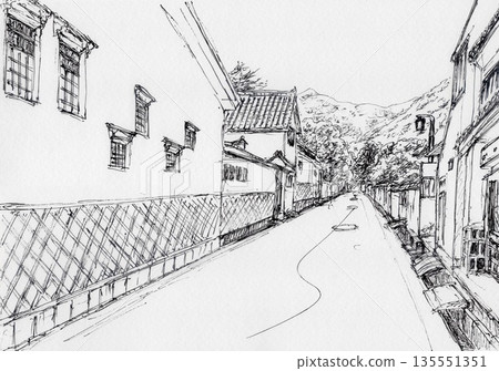 一排排房屋，牆體由海藻木構成。 135551351