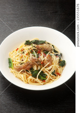 牡蠣菠菜辣椒 牡蠣菠菜辣椒 135551676