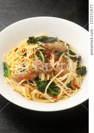 Oyster and spinach peperoncino Oyster and spinach peperoncino 135551677
