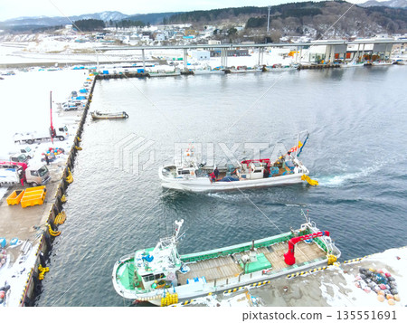Aerial view of fishing boats entering and leaving Ochibe Fishing Port in Yakumo Town, Hokkaido in winter Aerial view of fishing boats entering and leaving Ochibe Fishing Port in Yakumo Town, Hokkaido in winter 135551691