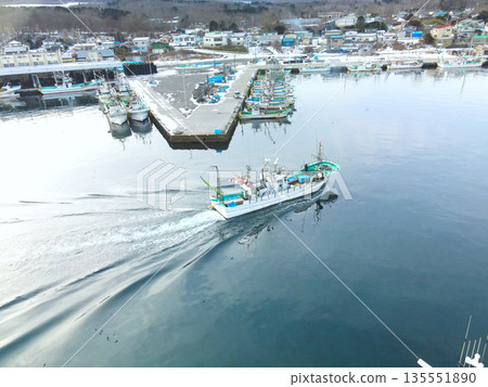 Aerial view of fishing boats entering and leaving the port at Sunahara Fishing Port in Morimachi, Hokkaido in winter Aerial view of fishing boats entering and leaving the port at Sunahara Fishing Port in Morimachi, Hokkaido in winter 135551890