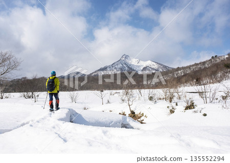 雪道徒步加賀大山的形象 雪道徒步加賀大山的形象 135552294