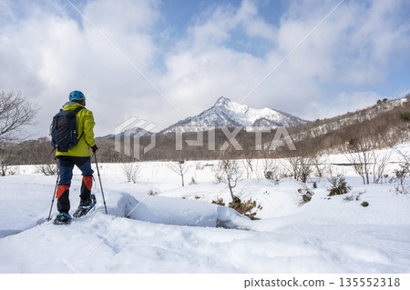 雪道徒步加賀大山的形象 雪道徒步加賀大山的形象 135552318