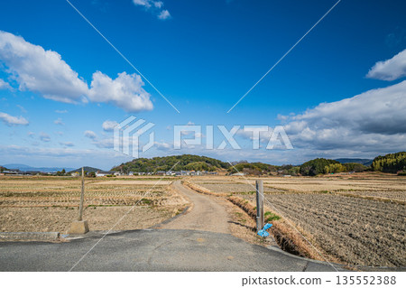 冬季的飛鳥村：奈良縣蕭瑟的鄉村景色 135552388