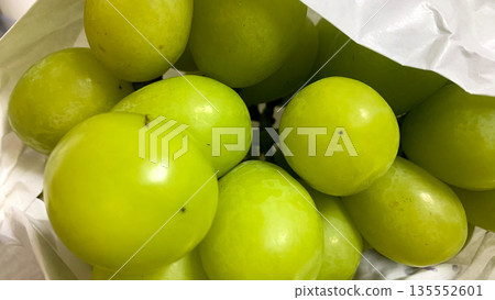 Shine Muscat grapes from Minamihata Town 135552601