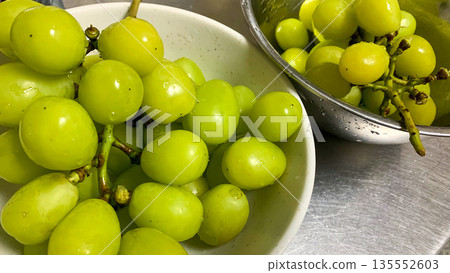 Shine Muscat grapes from Minamihata Town 135552603