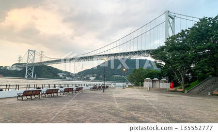 從關門海峽附近眺望美加里公園的傍晚景色 從關門海峽附近眺望美加里公園的傍晚景色 135552777