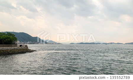 從關門海峽附近眺望美加里公園的傍晚景色 從關門海峽附近眺望美加里公園的傍晚景色 135552789