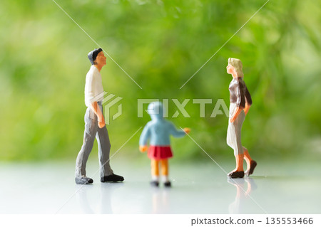 Men and women facing each other in front of children Parents Parent and child Custody Divorce Joint custody Image Men and women facing each other in front of children Parents Parent and child Custody Divorce Joint custody Image 135553466