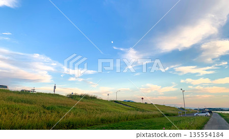 黃昏時分的翁加河景色 黃昏時分的翁加河景色 135554184
