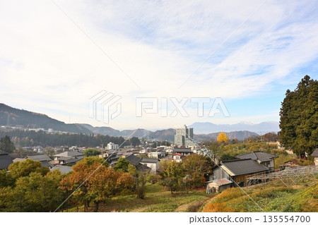 Autumn scenery of Yudanaka Onsen seen from high ground (Yamanouchi Town, Nagano Prefecture) 135554700