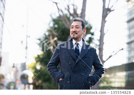 Businessman walking in the office town 135554828