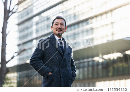 Businessman walking in the office town 135554830