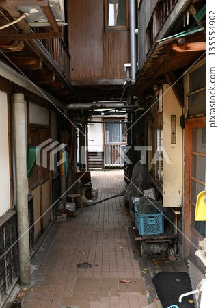 秋季澀溫泉的溫泉小鎮風光（長野縣山之內町） 135554902