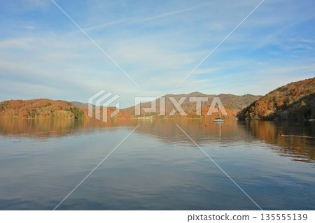 Lake Nojiri and the autumn foliage along the lakeside in autumn (Nagano Prefecture) Lake Nojiri and the autumn foliage along the lakeside in autumn (Nagano Prefecture) 135555139