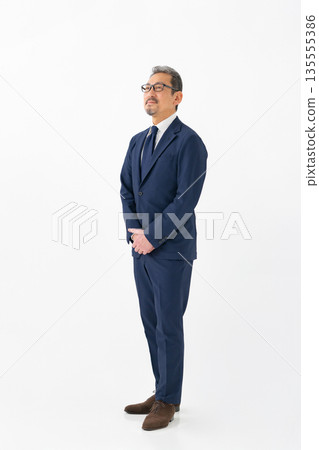 Senior businessman 135555386