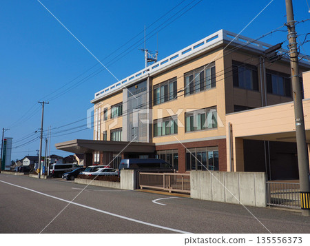 石川縣羽久井市羽久井警察署 135556373