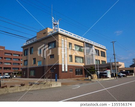 石川縣羽久井市羽久井警察署 135556374