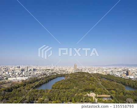 壯觀的景象！從高空俯瞰世界遺產－仁德天皇陵。 135558793